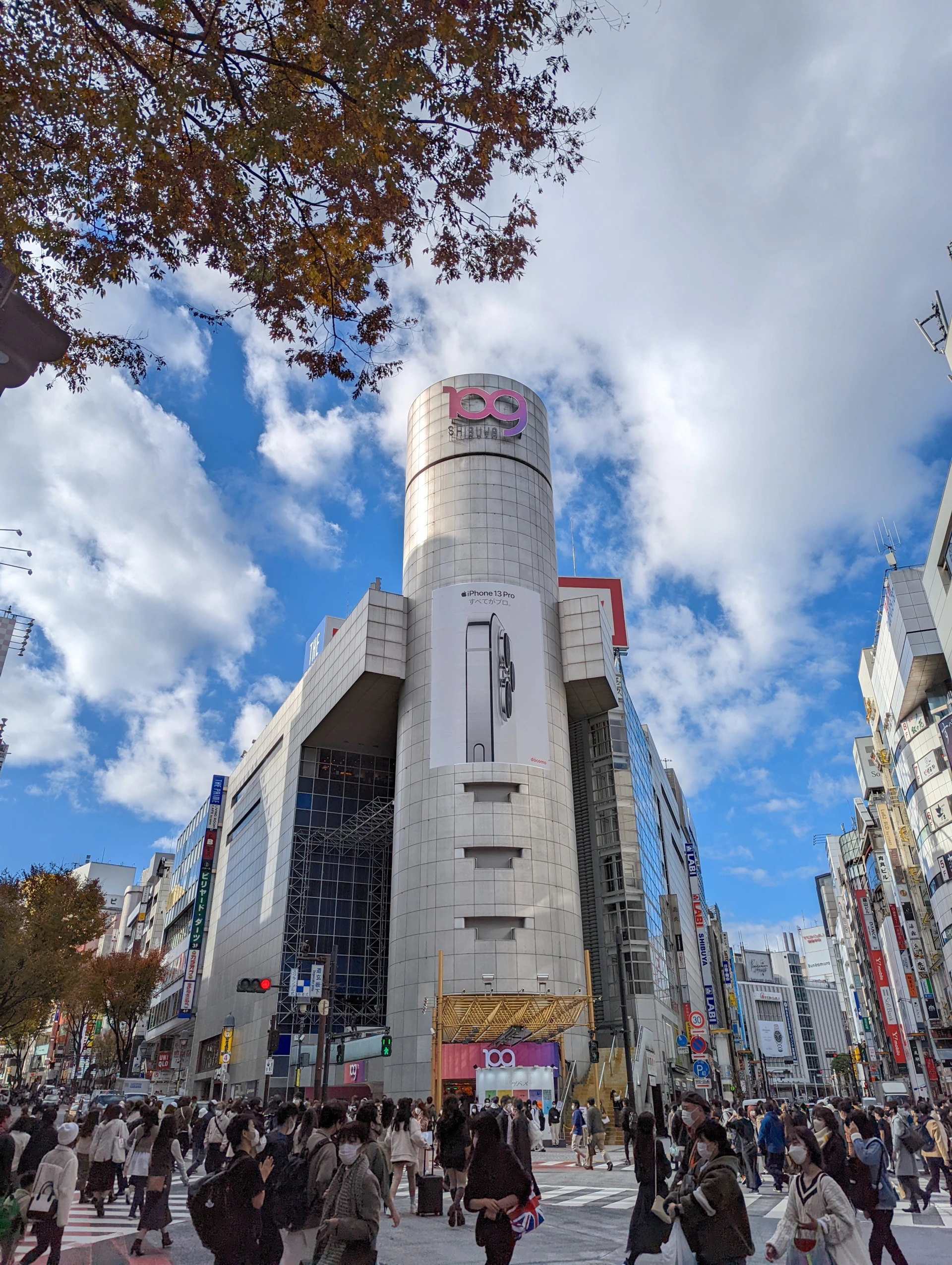 若者に人気の渋谷をご紹介します Introducing Shibuya, a popular area for young people.